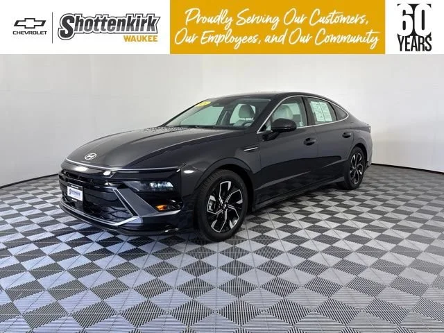Used 2024 Blue Hyundai SEL image 1