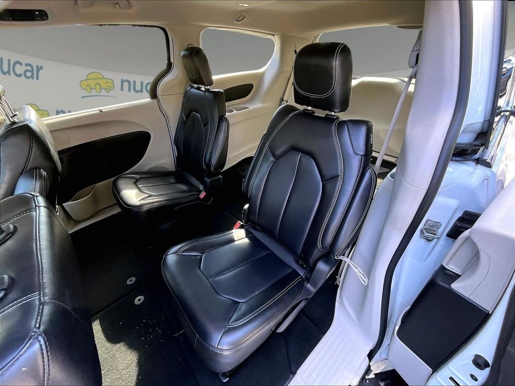 Used 2023 Bright White Clearcoat Chrysler Touring L image 15
