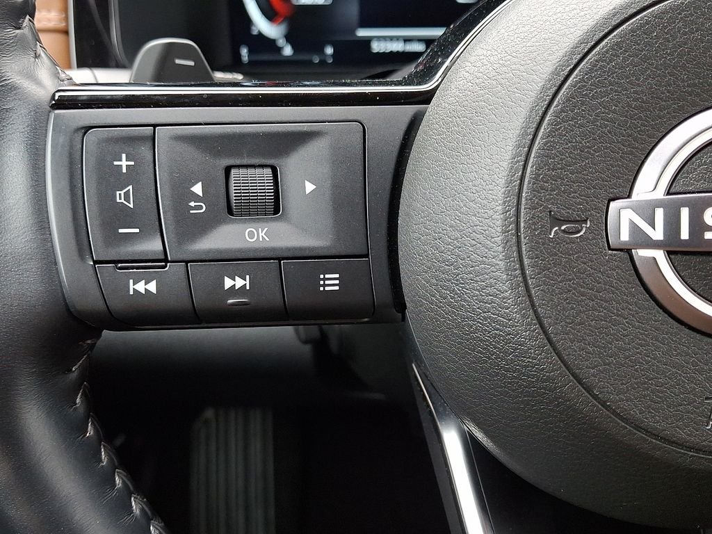 Used 2024 Red Nissan Platinum image 22