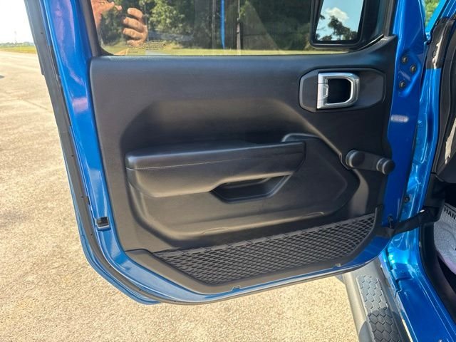 Used 2021 Blue Jeep Sport image 13