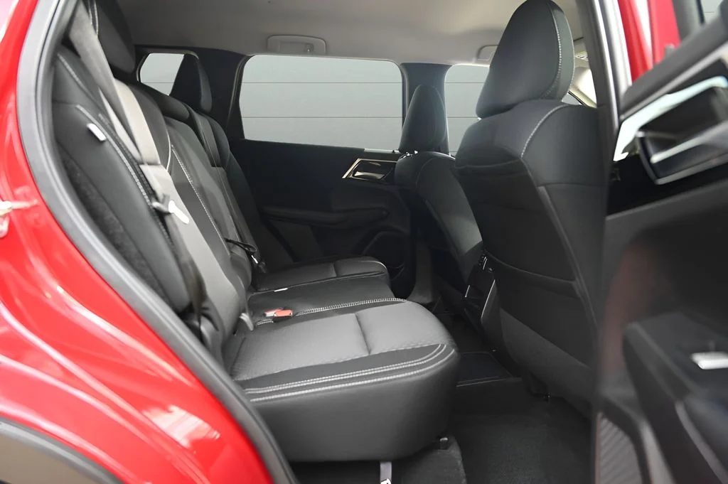 Used 2024 Red Mitsubishi ES image 43