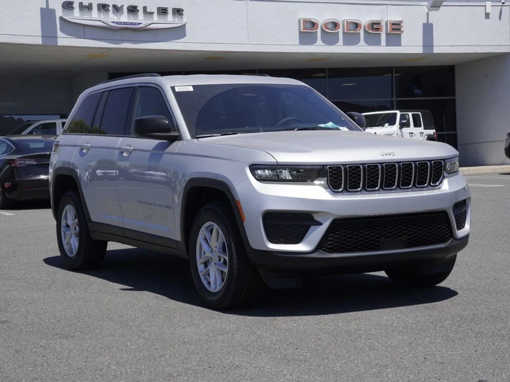 New 2026 Silver Zynith Jeep Laredo image 1