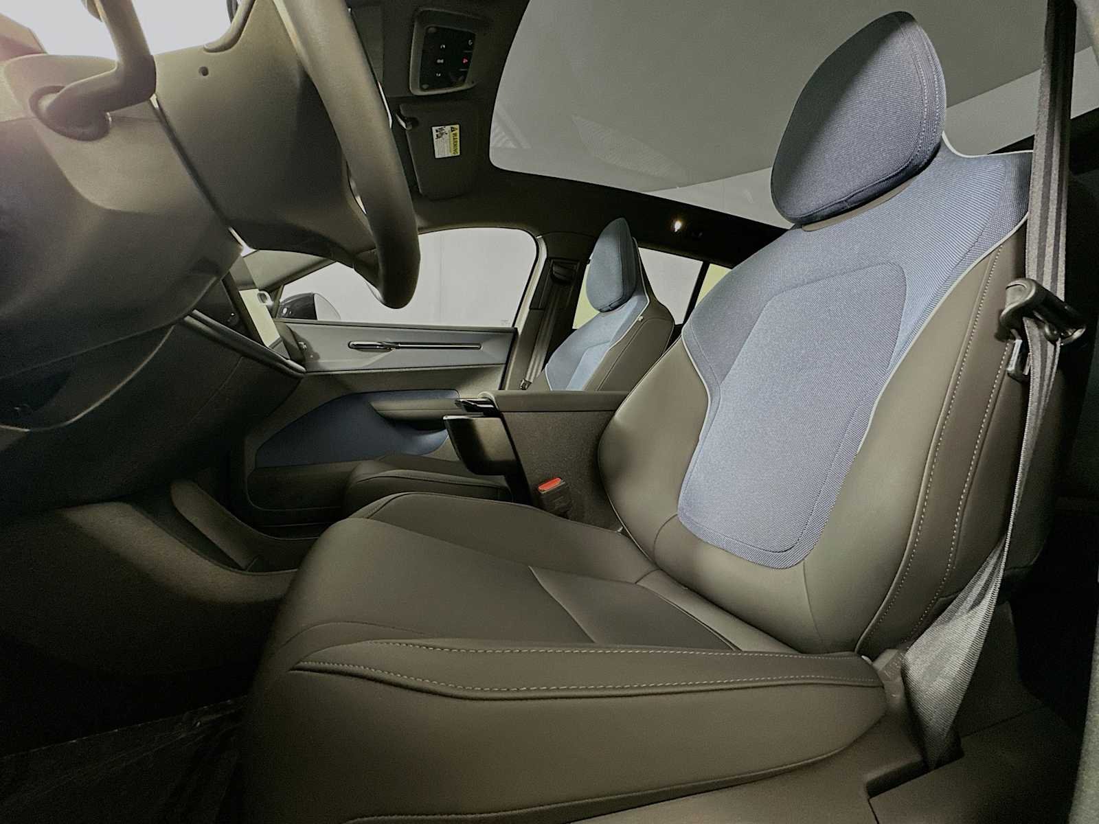 2025 Volvo EX30 Ultra - Photo 19