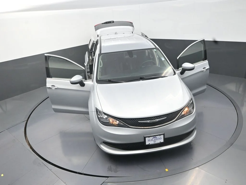 Used 2022 Silver Chrysler LX image 32