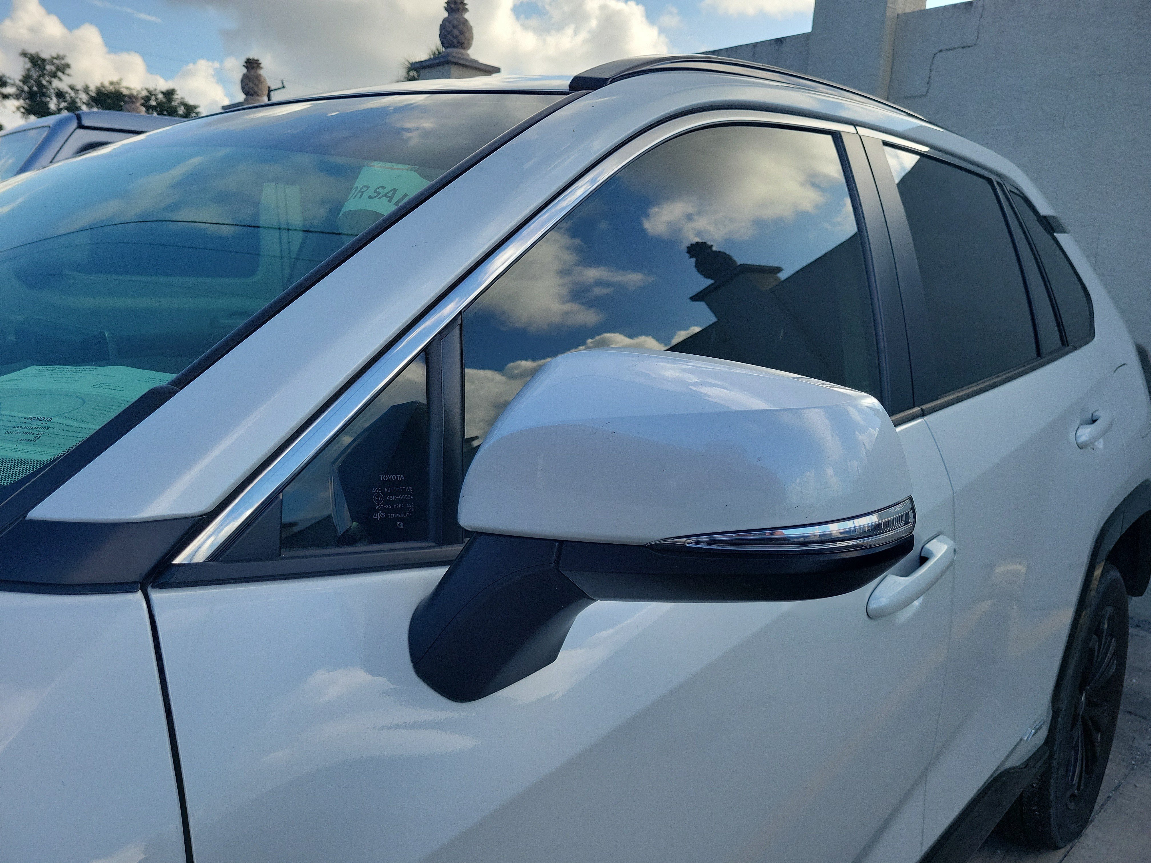Used 2023 Pearl Toyota Hybrid SE image 7
