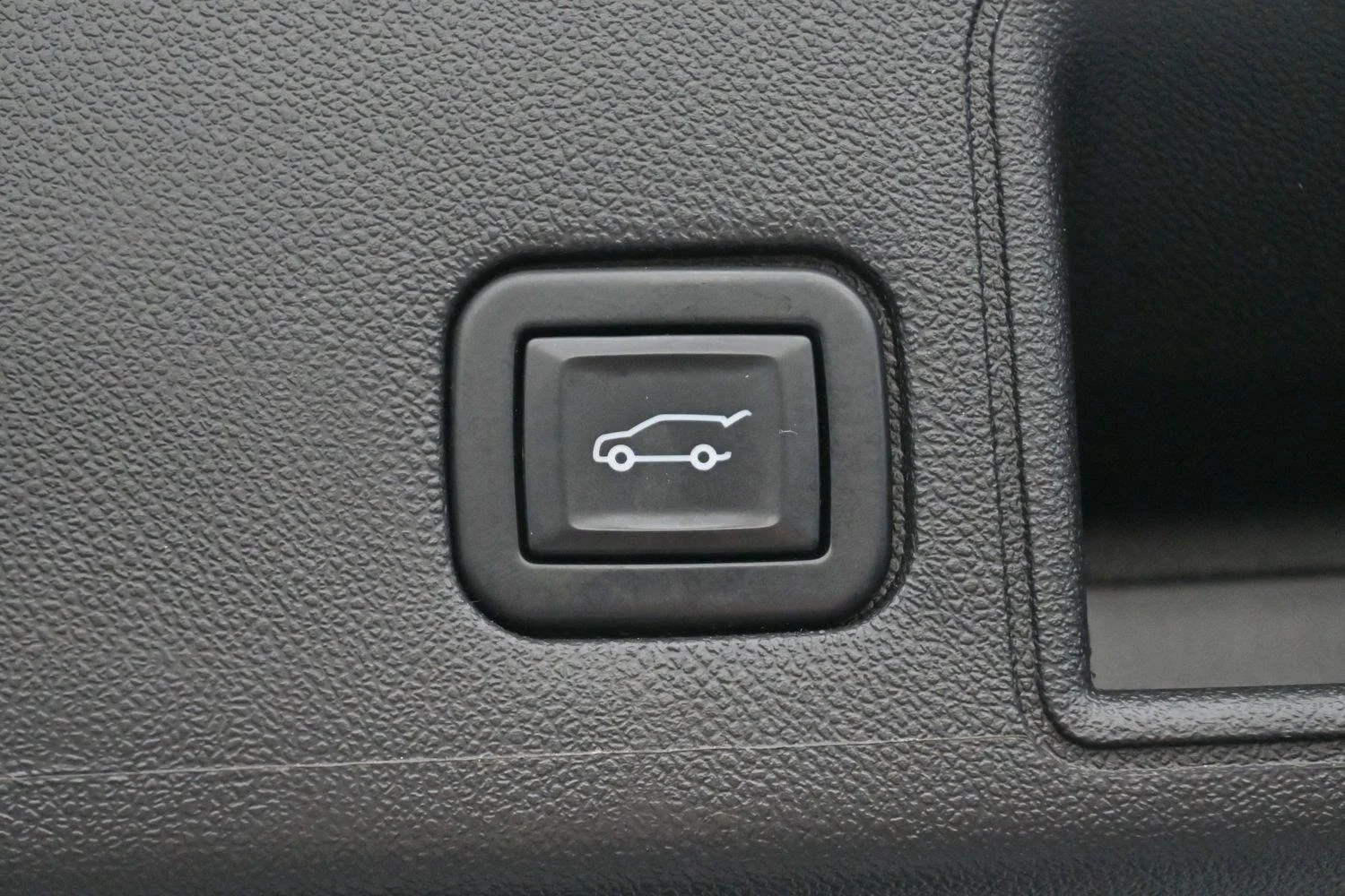 Used 2022 Summit White GMC AT4 image 10