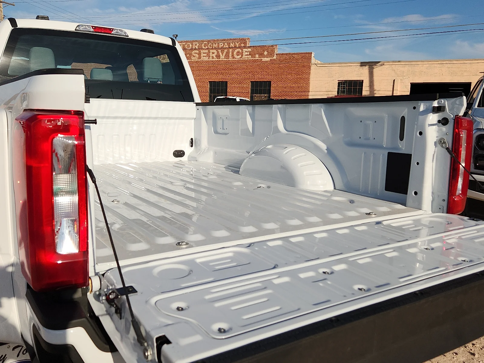 New 2027 Oxford White Ford XL image 12