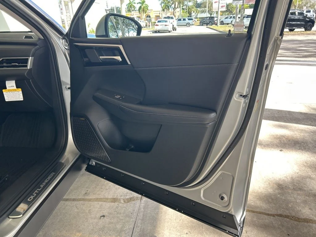 New 2026 Silver Mitsubishi SE 1.5T 2WD image 24