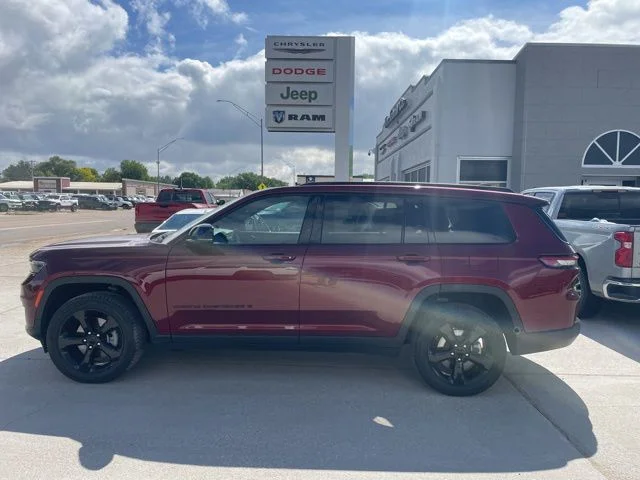 2024 Jeep Grand Cherokee L Altitude X 4x4's photo