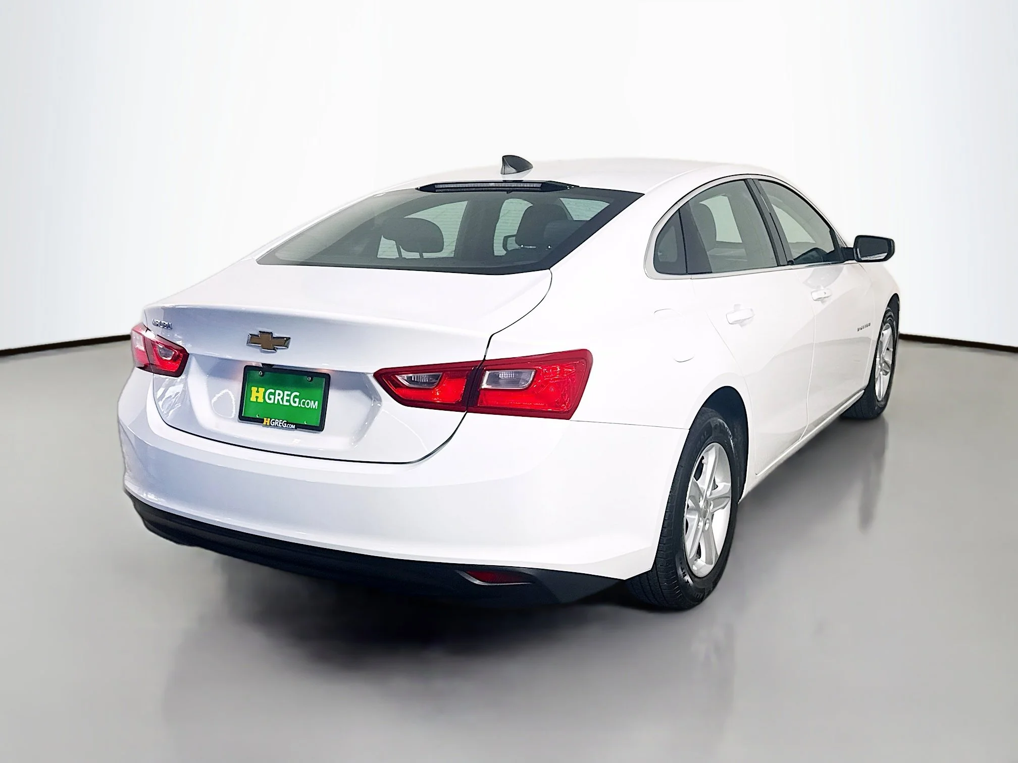 Used 2019 Summit White Chevrolet LS image 7