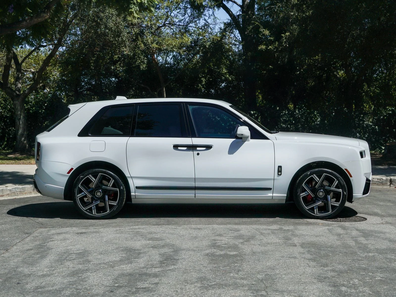 New 2027 Arctic White Rolls-Royce Black Badge image 35