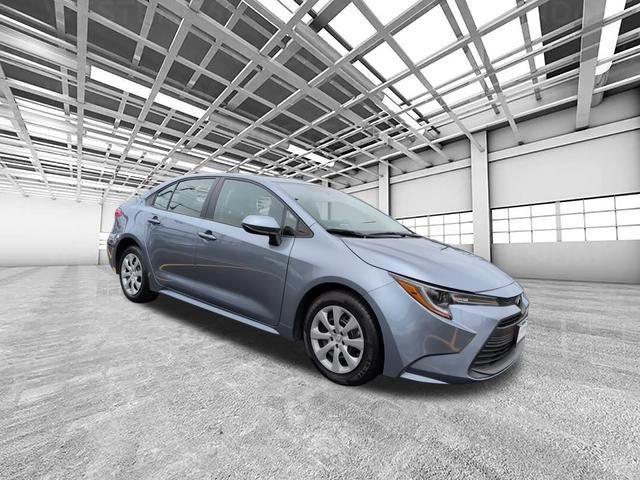 Used 2024  Toyota LE image 1