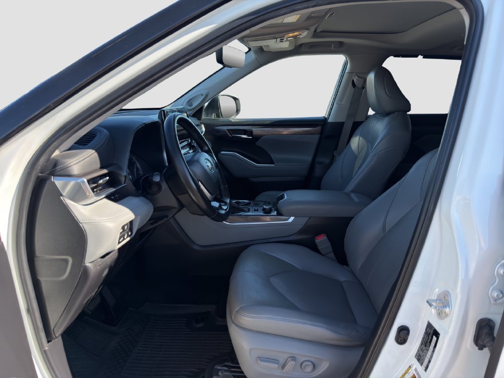 Used 2022 White Toyota Limited image 9