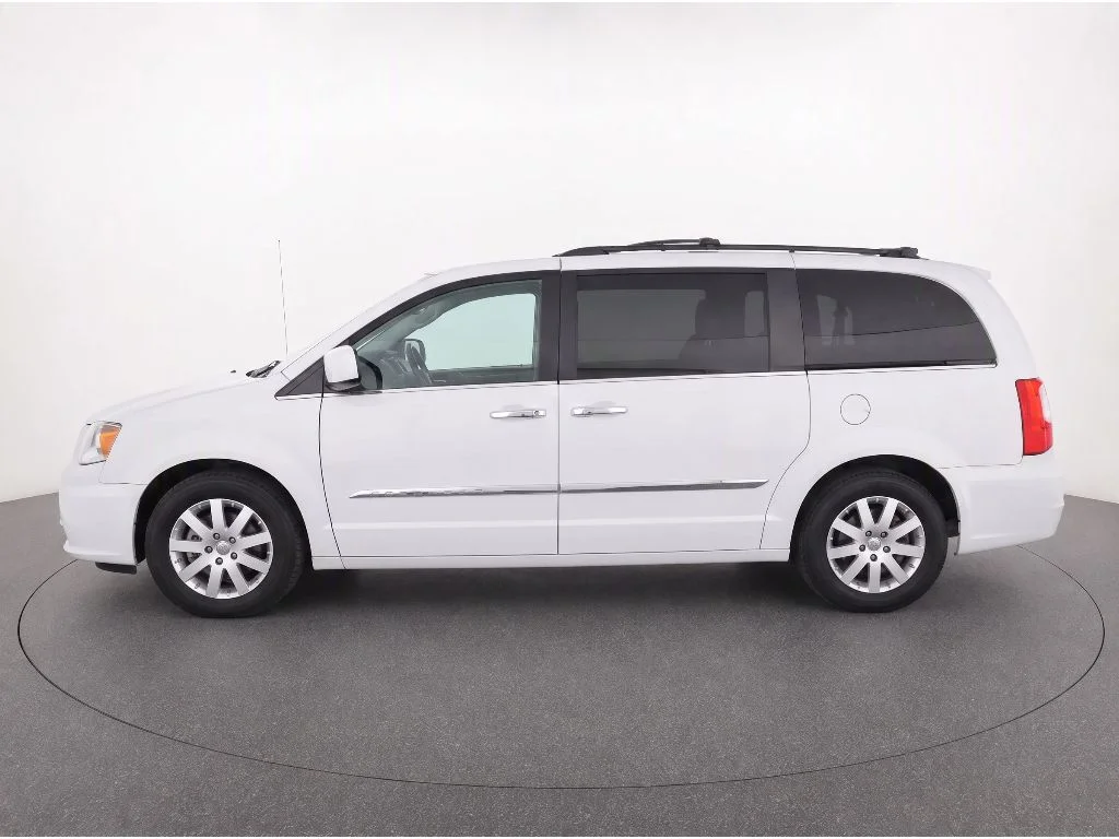 Used 2016 White Chrysler Touring image 6
