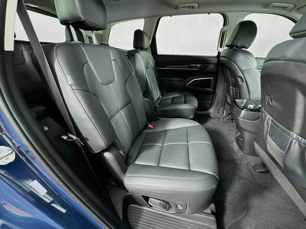 Used 2025 Black Kia EX image 36