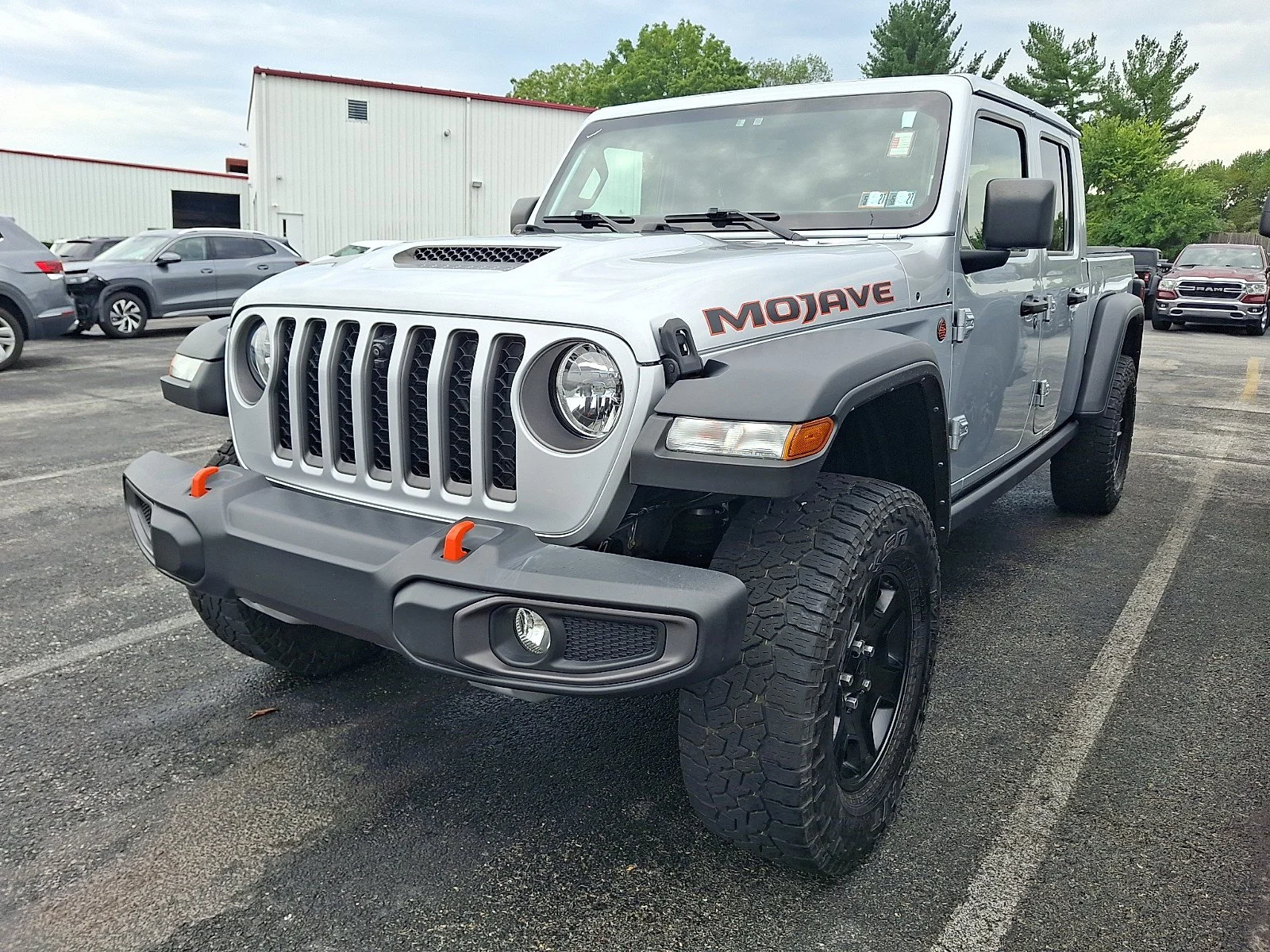 Used 2022 Silver Zynith Clearcoat Jeep Mojave image 3
