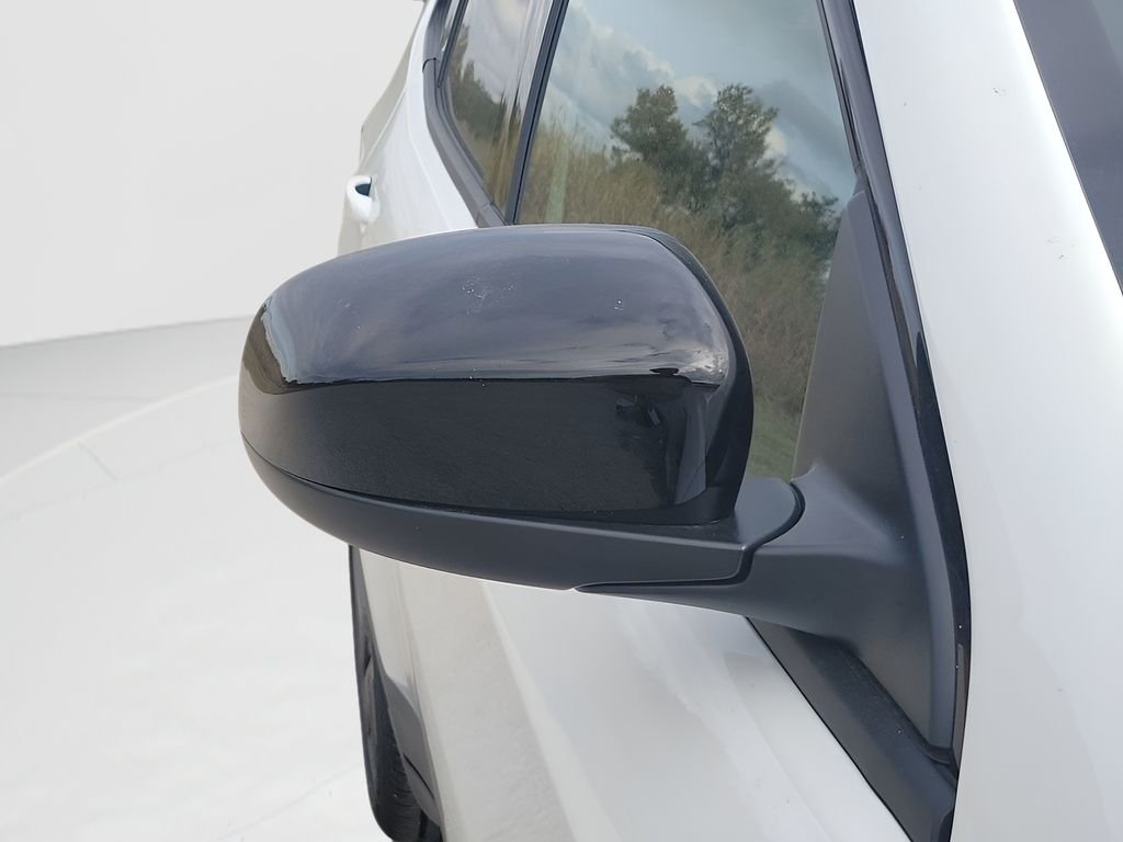 New 2026 Bright White Clear-Coat Exterior Paint Jeep Latitude image 21