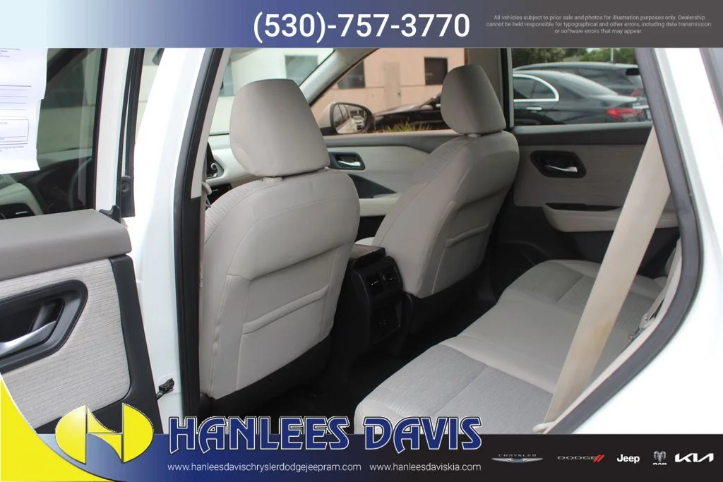 Used 2021 White Nissan SV image 16