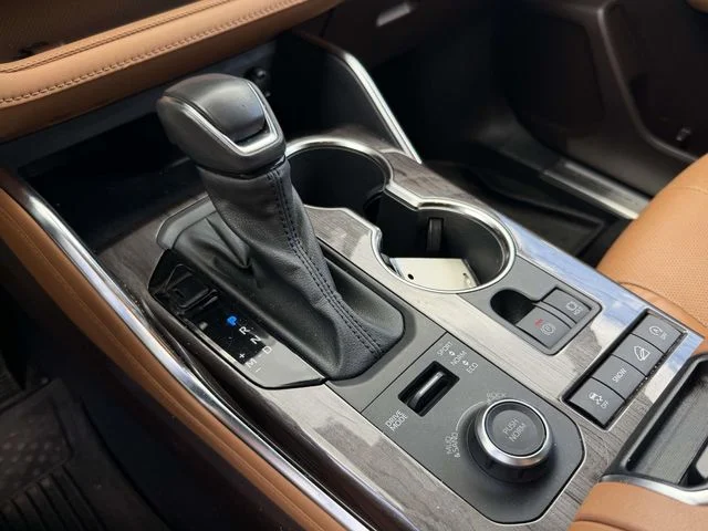 Used 2022  Toyota Platinum image 22