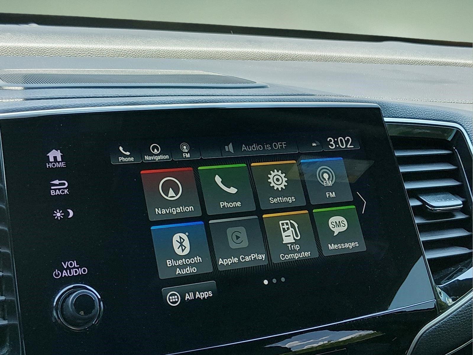 Used 2019 White Diamond Pearl Honda Touring image 23