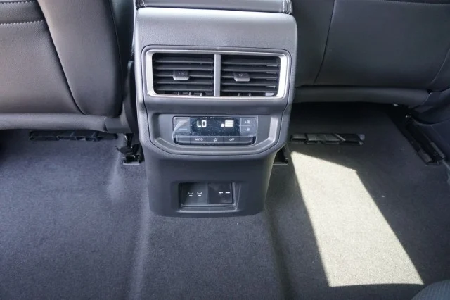 2024 Volkswagen Atlas SE w/Tech - Photo 20