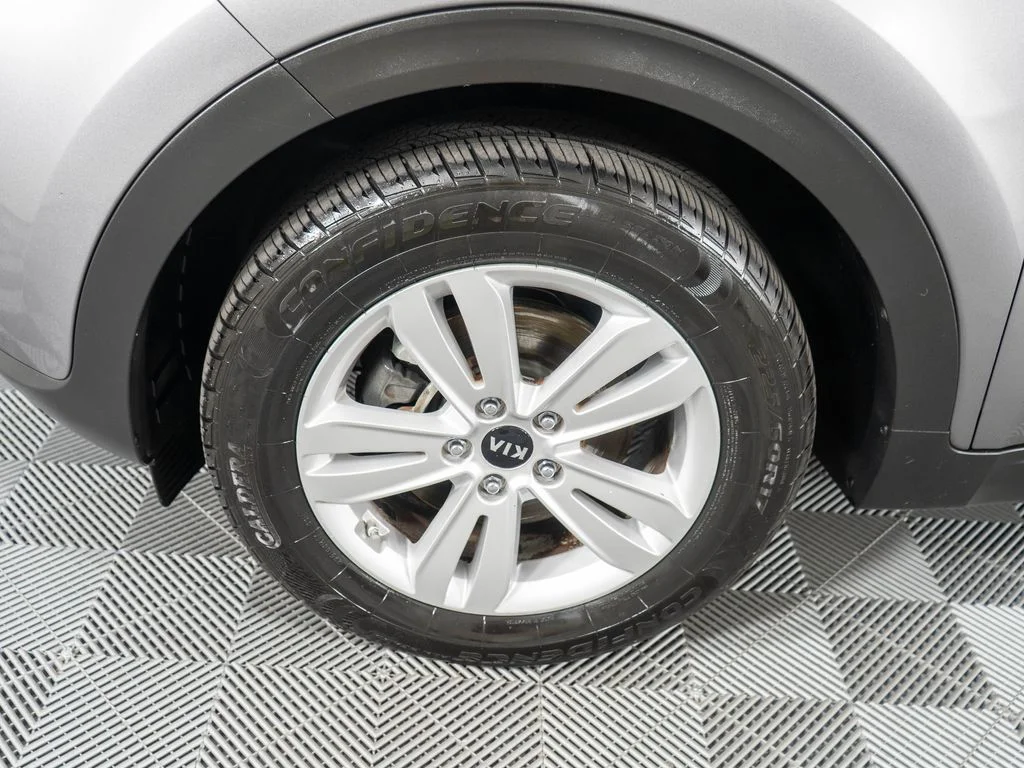 Used 2018 Silver Kia LX image 23