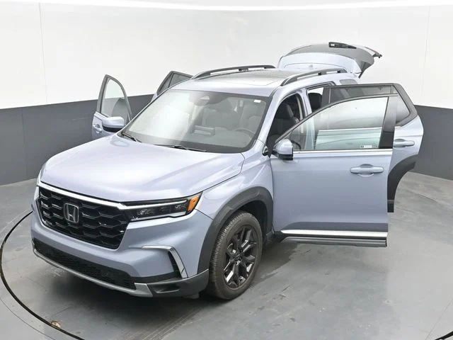Used 2025 Gray Honda Touring image 51