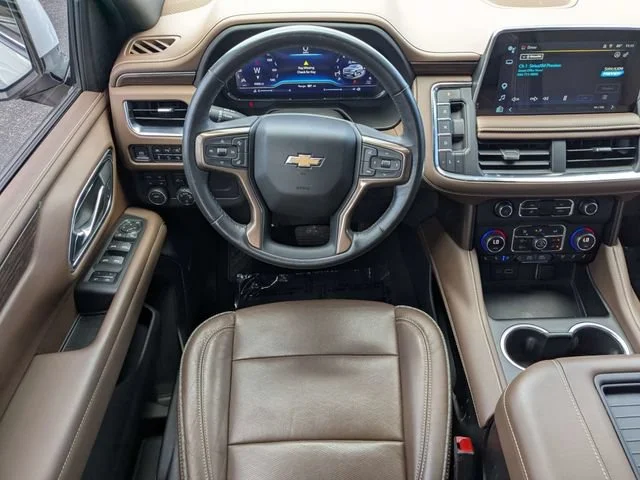 Used 2023 Iridescent Pearl Tricoat Chevrolet High Country image 18