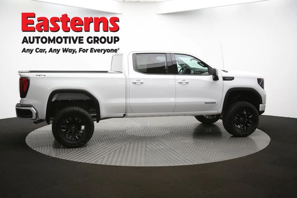 Used 2025 White GMC Elevation image 42