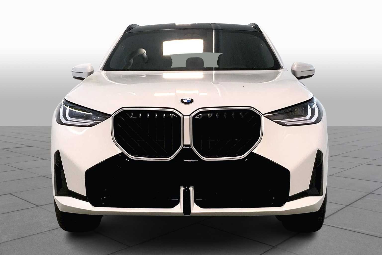 Used 2025 Alpine White BMW 30 xDrive image 3