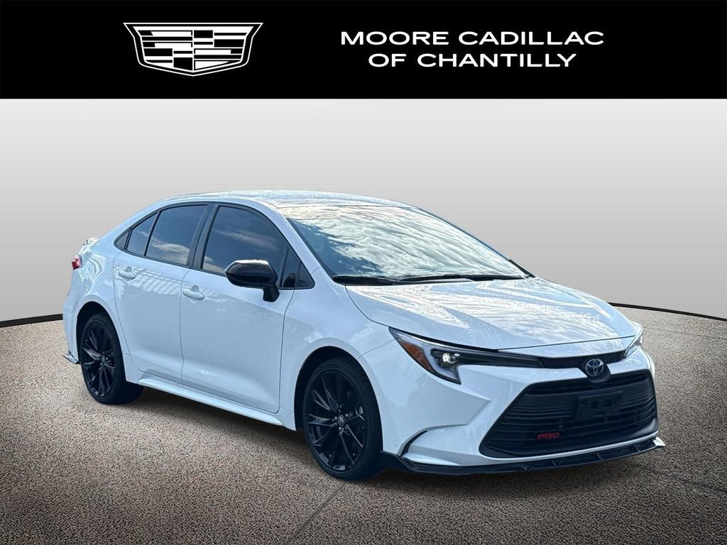 Used 2025  Toyota Hybrid LE image 1