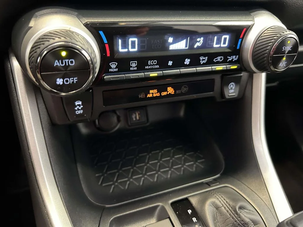 Used 2025 Silver Toyota XLE image 22