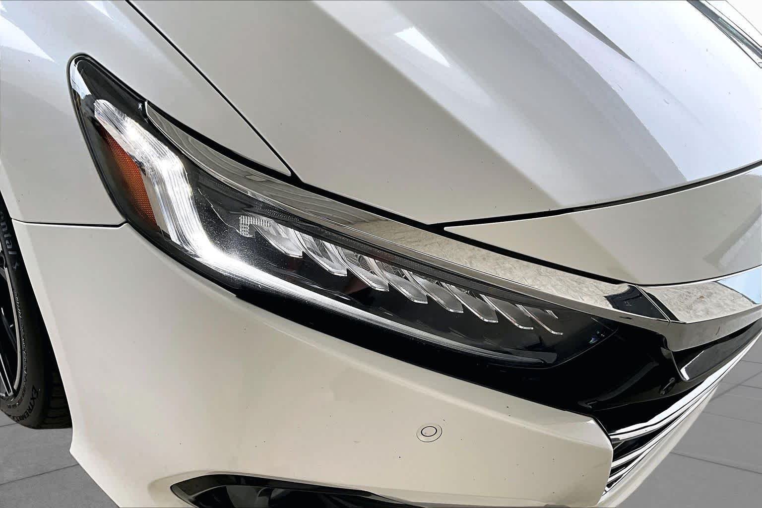 Used 2021 Platinum White Pearl Honda Touring image 27