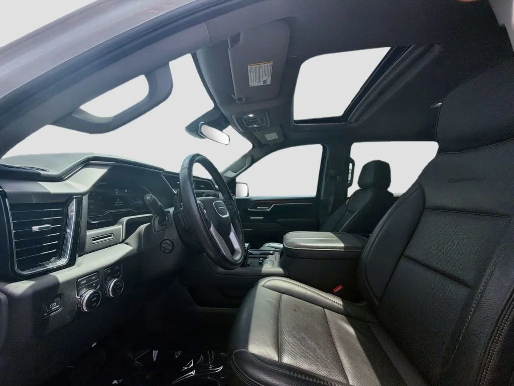 Used 2023 White GMC Denali image 22