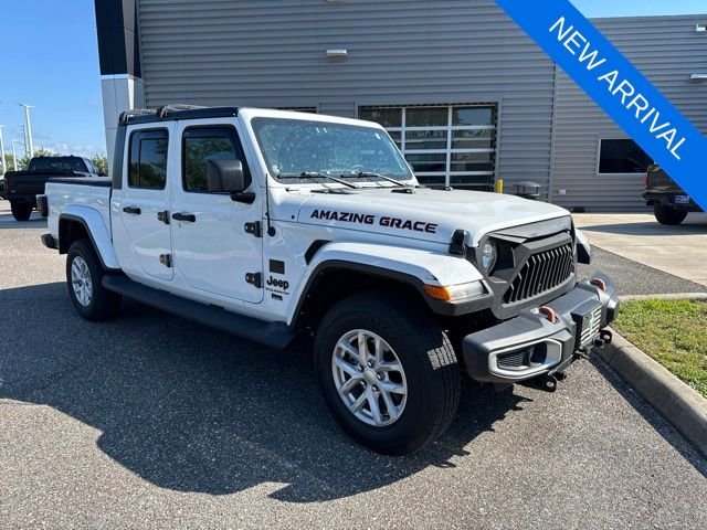 Used 2023 Bright White Clearcoat Jeep Sport S image 1