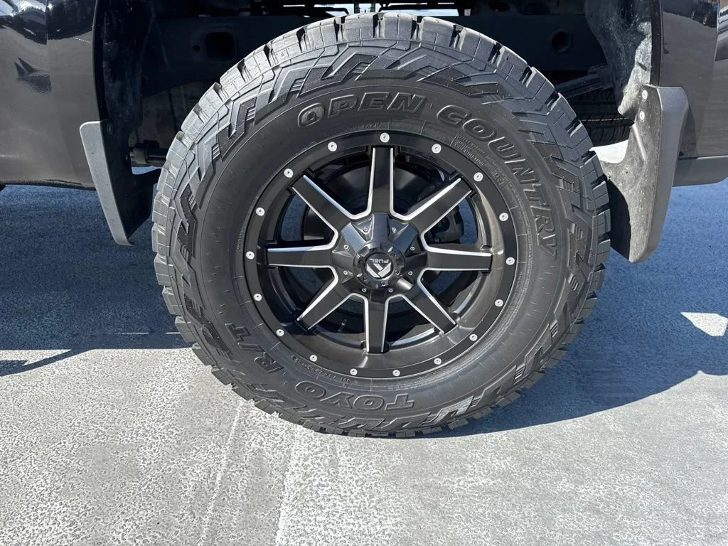 Used 2020 BLACK Chevrolet RST image 9