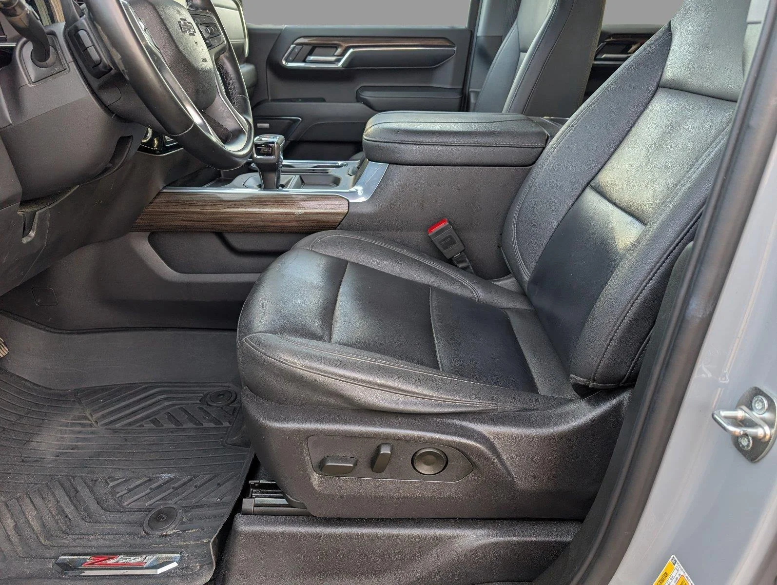 Used 2024 Slate Gray Metallic Chevrolet LT Trail Boss image 3