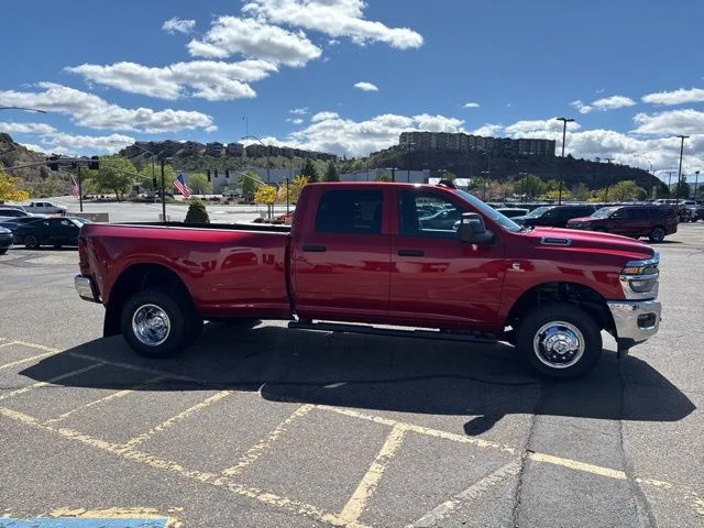 New 2026 Molten Red Pearl-Coat Exterior Paint RAM Tradesman image 5