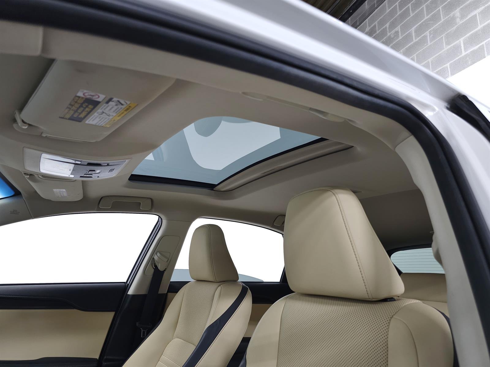 Used 2016 White Lexus PREMIUM image 17