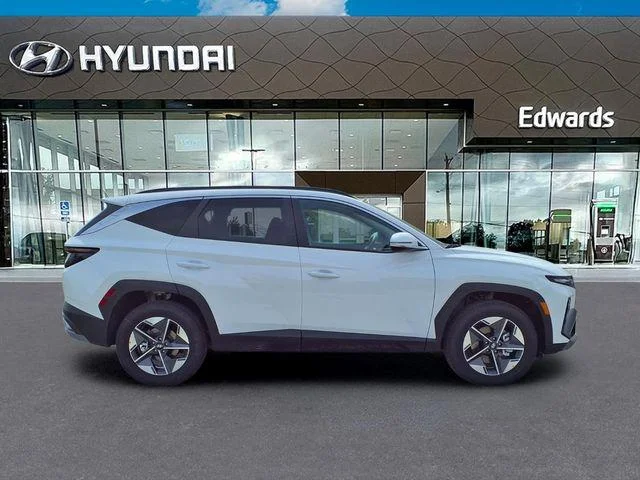 New 2026 White Hyundai SEL Premium image 9