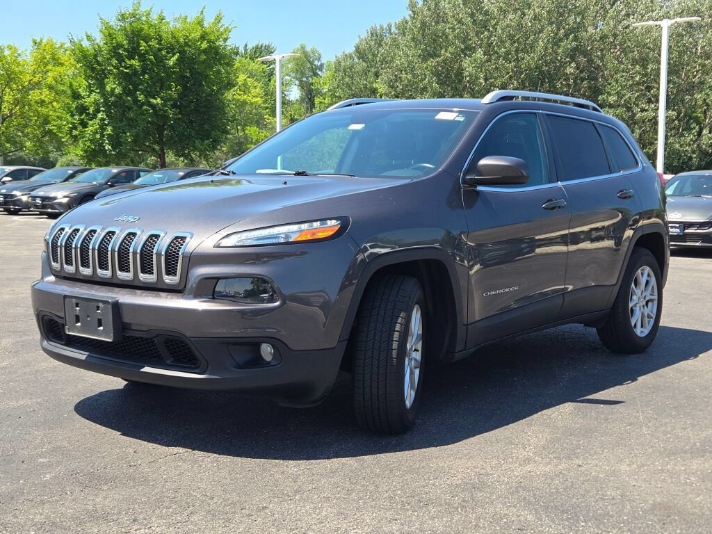 Used 2016 Gray Jeep Latitude image 5