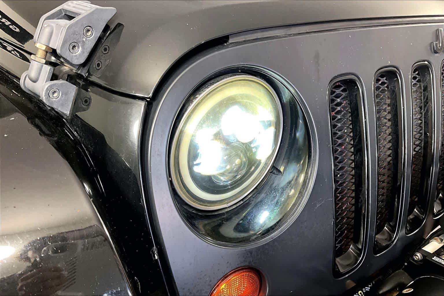Used 2014 Black Clearcoat Jeep Altitude image 25
