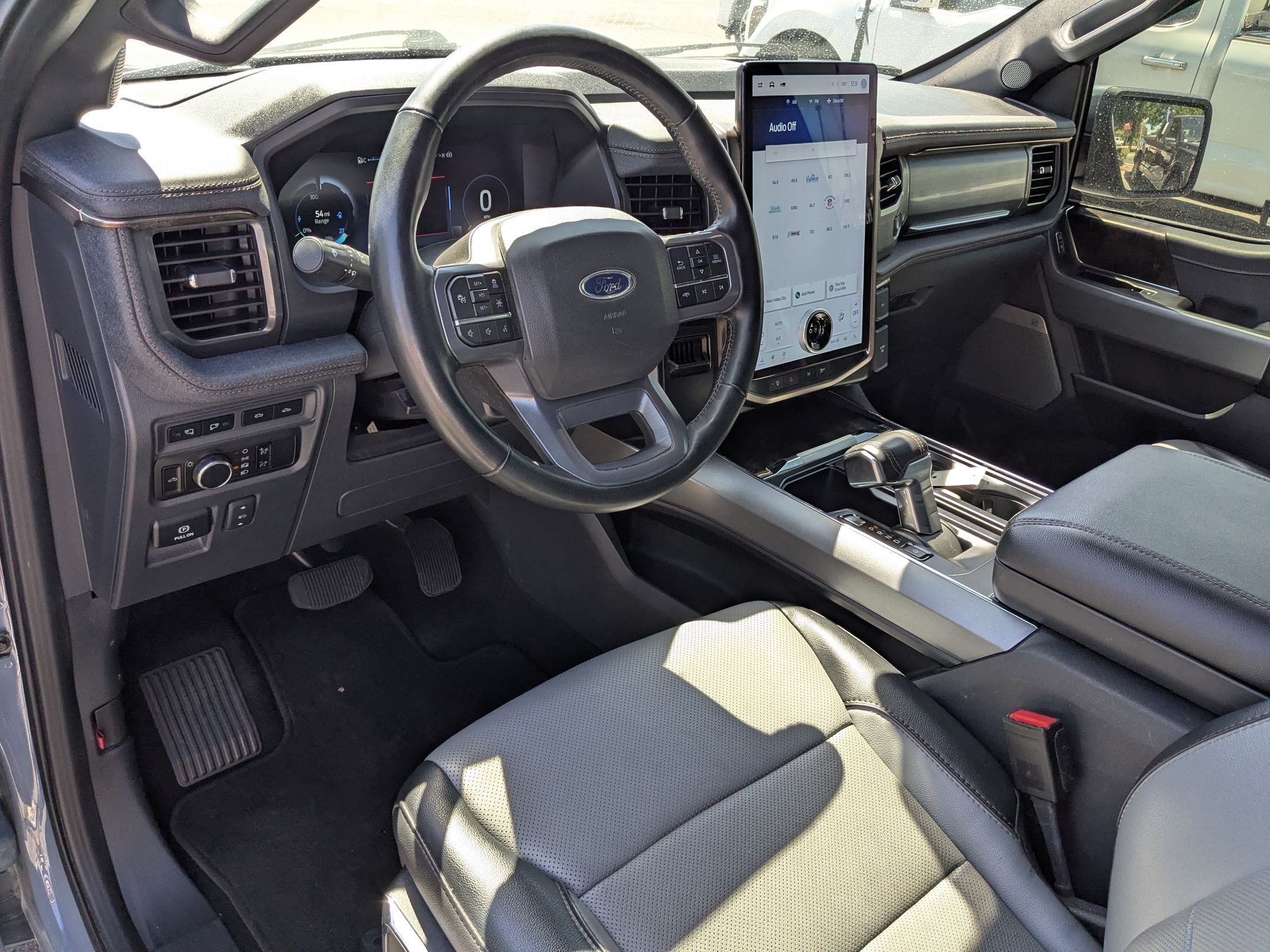 Used 2023 Azure Gray Metallic Ford LARIAT image 15
