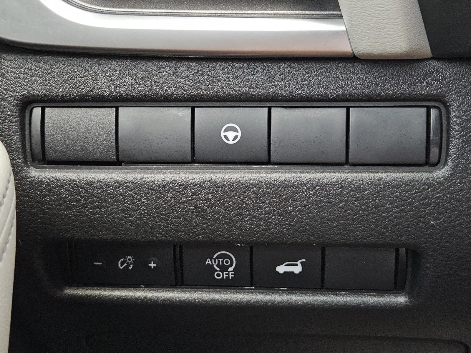 Used 2025 Scarlet Ember Tintcoat Nissan AWD SV image 19