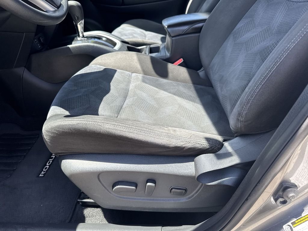 Used 2015 Gray Nissan SV image 14