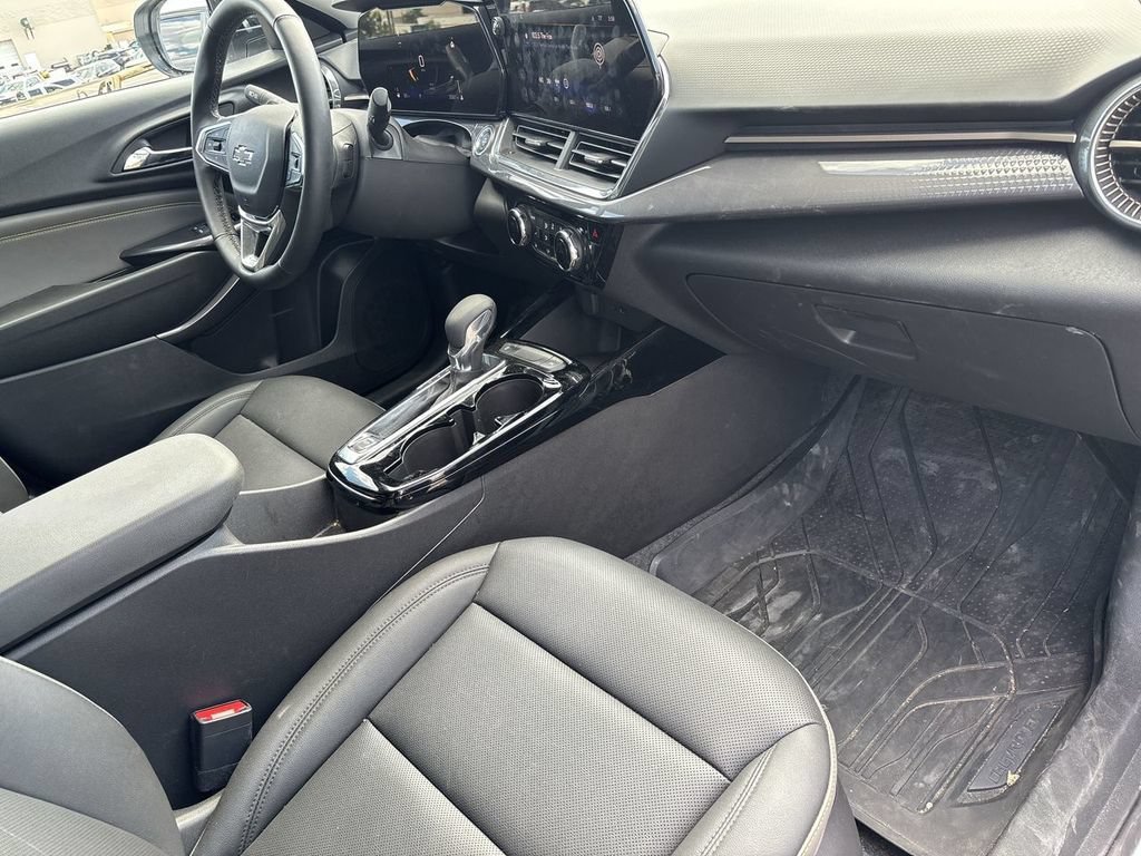 New 2026 Summit White Chevrolet ACTIV image 30