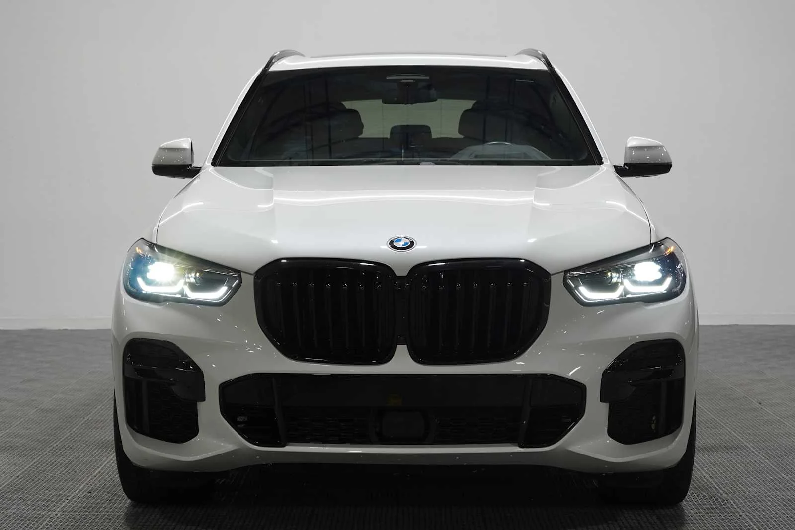 Certified Used 2022 Mineral White Metallic BMW xDrive40i image 2