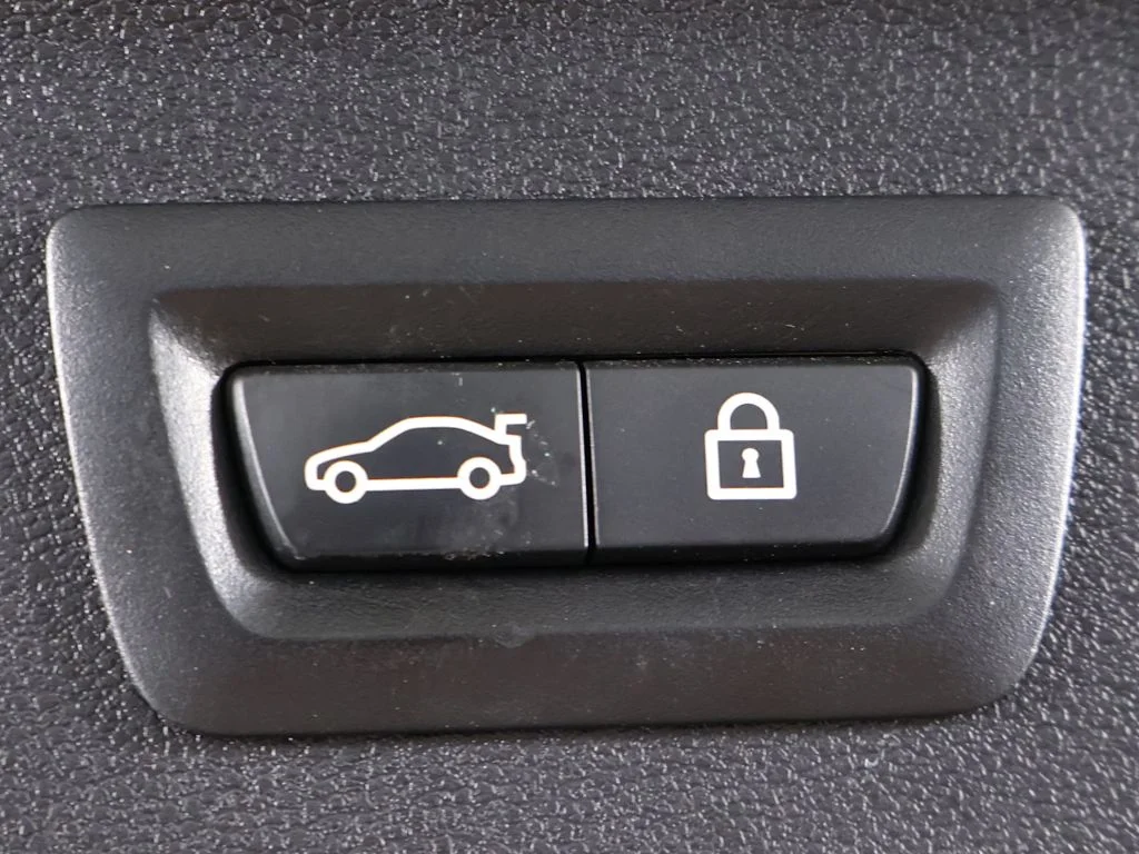 Used 2022 Phytonic Blue Metallic BMW xDrive30i image 59