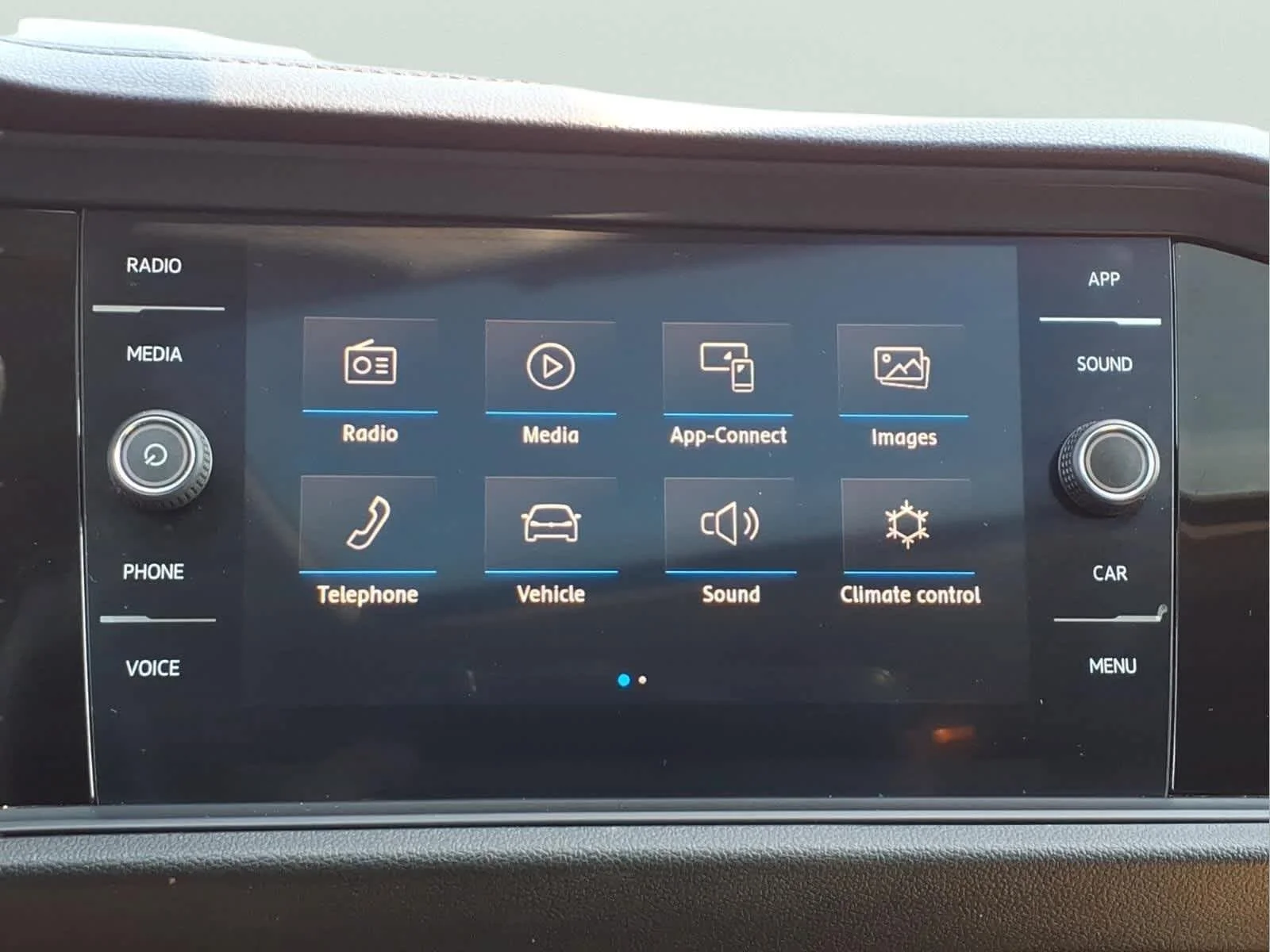 Used 2019 Pure White Volkswagen SEL image 25