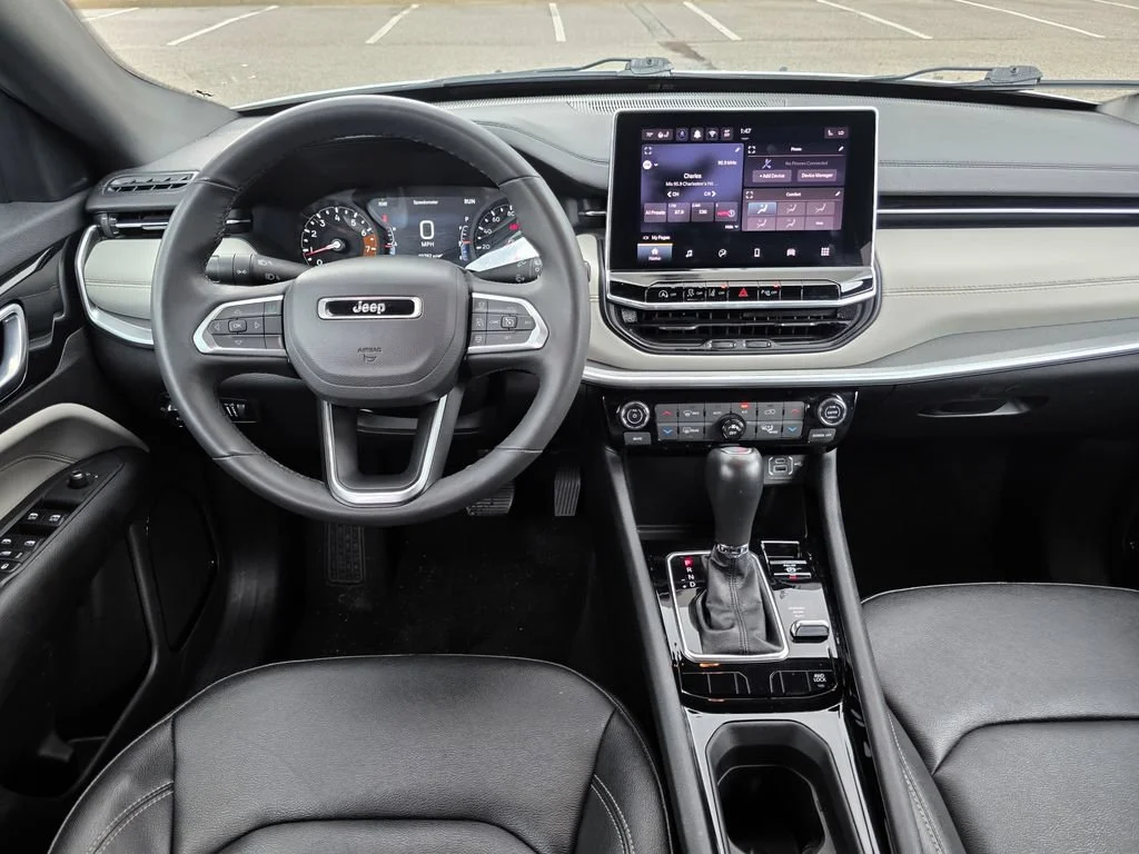 Used 2025 White Jeep Limited 4x4 image 25